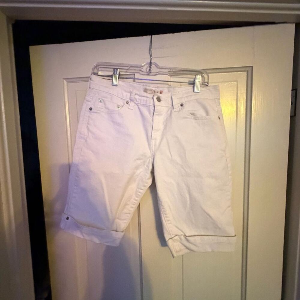Levi's 515 Women's White Mid-Rise Bermuda Denim Shorts Size 6